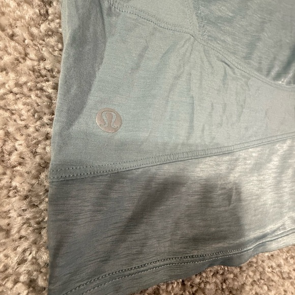 Lululemon No Inhibitions Split Shoulder Crop Workout Tee Gray Green, Tag Removed - Picture 2 of 5